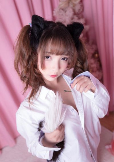 裸体美女展示生殖器艺术_未删减完整版