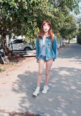 久久精品国产谭晓彤首次_HD电影完整版